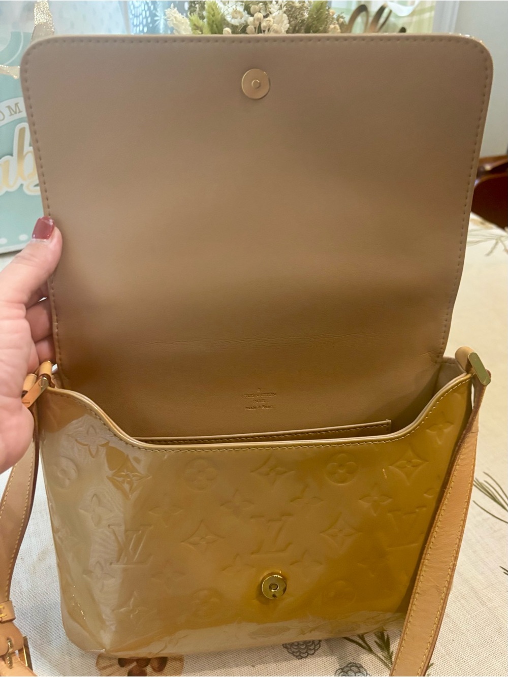 Make me an offer!! Authentic LV Vernis Beige Thompson in EUC!!! - Picture 5 of 12